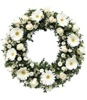 Corona rosas y gerberas blancas con follaje | FloresparaFuneral