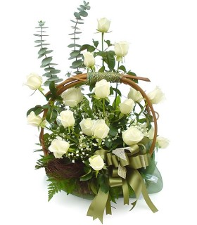 Canasta 18 Rosas Blancas | FloresparaFuneral.cl