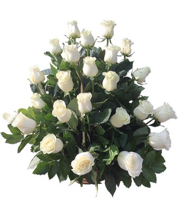 Canasta 24 Rosas Blancas | FloresparaFuneral.cl